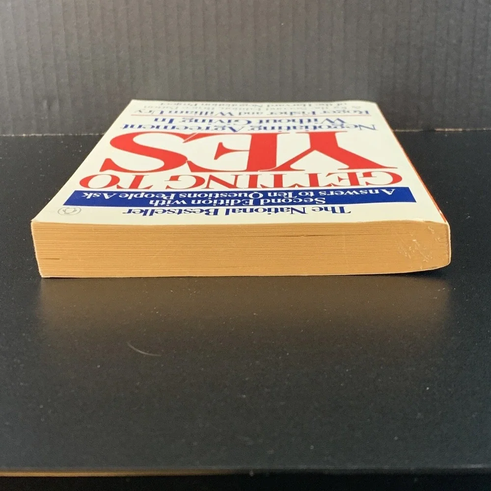 Getting to Yes : Negotiating Agreement‎ Without Giving In [Paperback 1991]